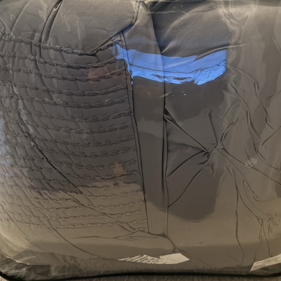 Avondale Manor King Reversible ComforterSet - Picture 8 of 9